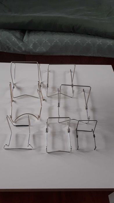 stojaki ekspozytory na talerze patery prl  7 sztuk