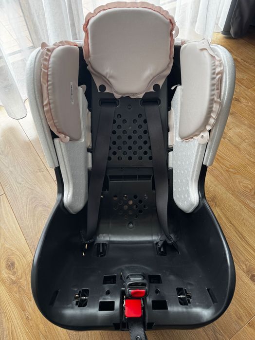 Fotelik dziecięcy -TAKATA MiDi i-Size Plus z bazą ISOFIX + Mata gratis