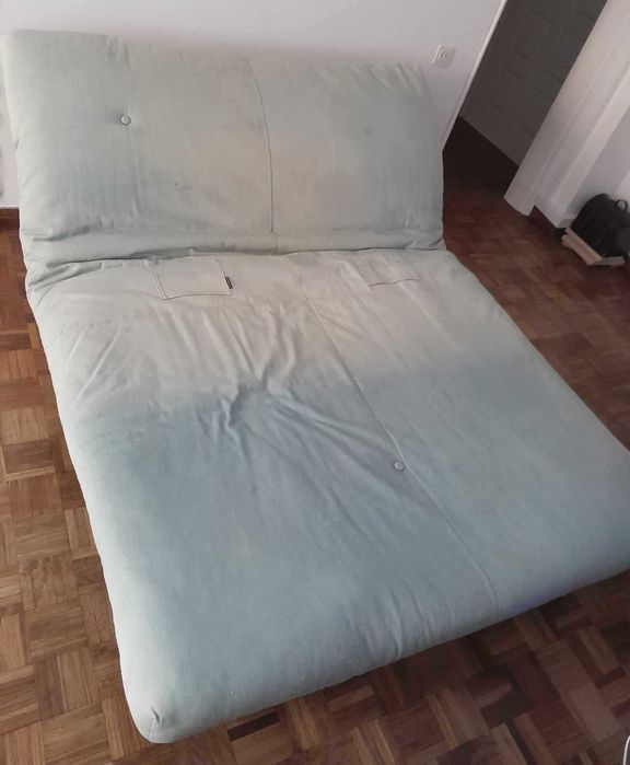 Sofá-cama 3 lugares com cabeçeira elevatória em modo Cama - Bom Estado