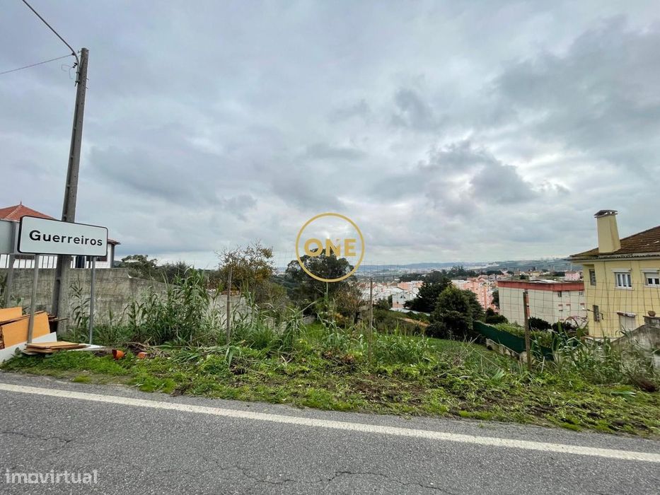 Terreno Urbano de 400m2 para Construção em Guerreiros, Loures