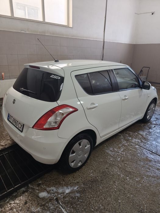 Suzuki Swift 2012 • 1.3 бензин • механіка • круїз • Bluetooth