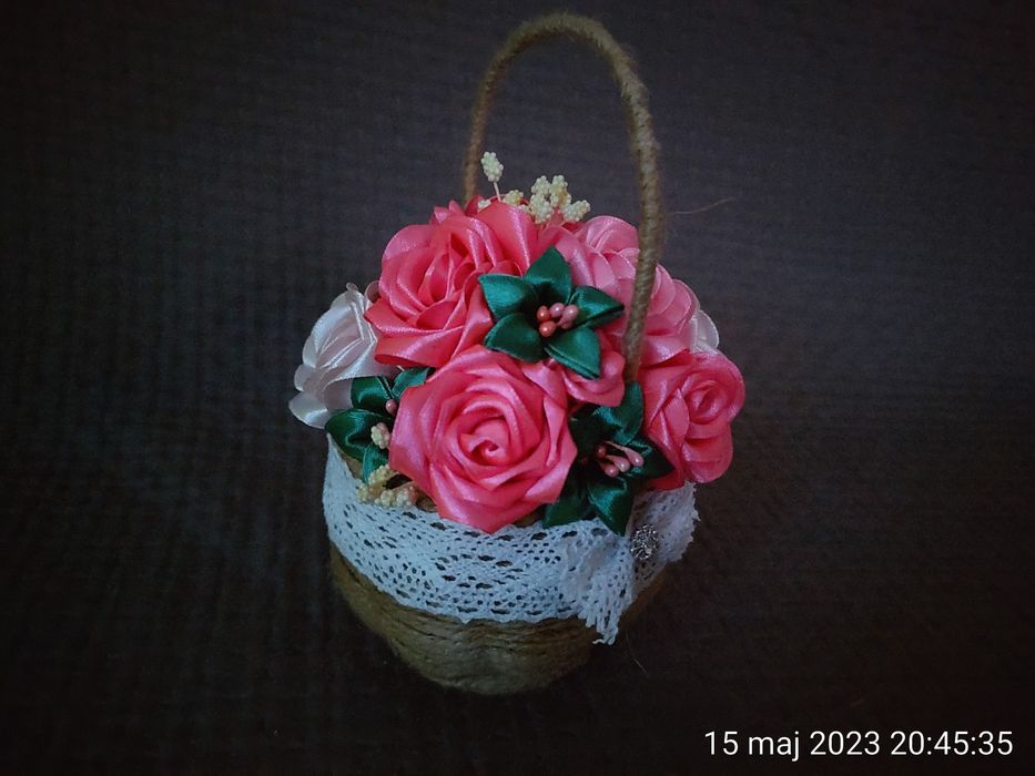 Mini koszyczek z różyczkami stroik wstążka kanzashi Handmade