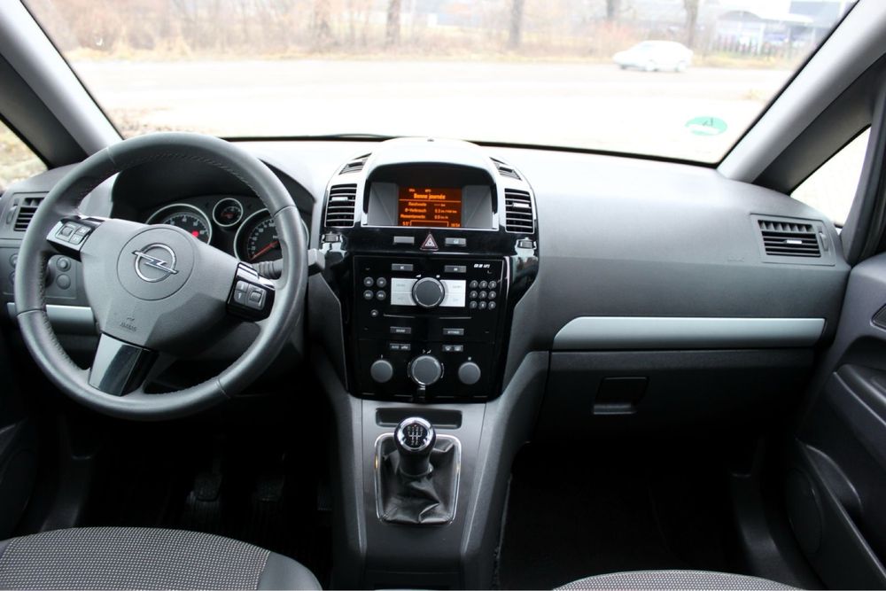 Продам Opel zafira b 1.8 2011