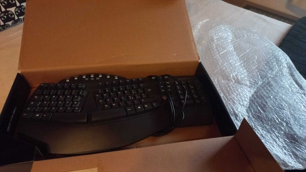 Perixx Periboard-512 Ergonomic Keyboard, Like New64737986637442124