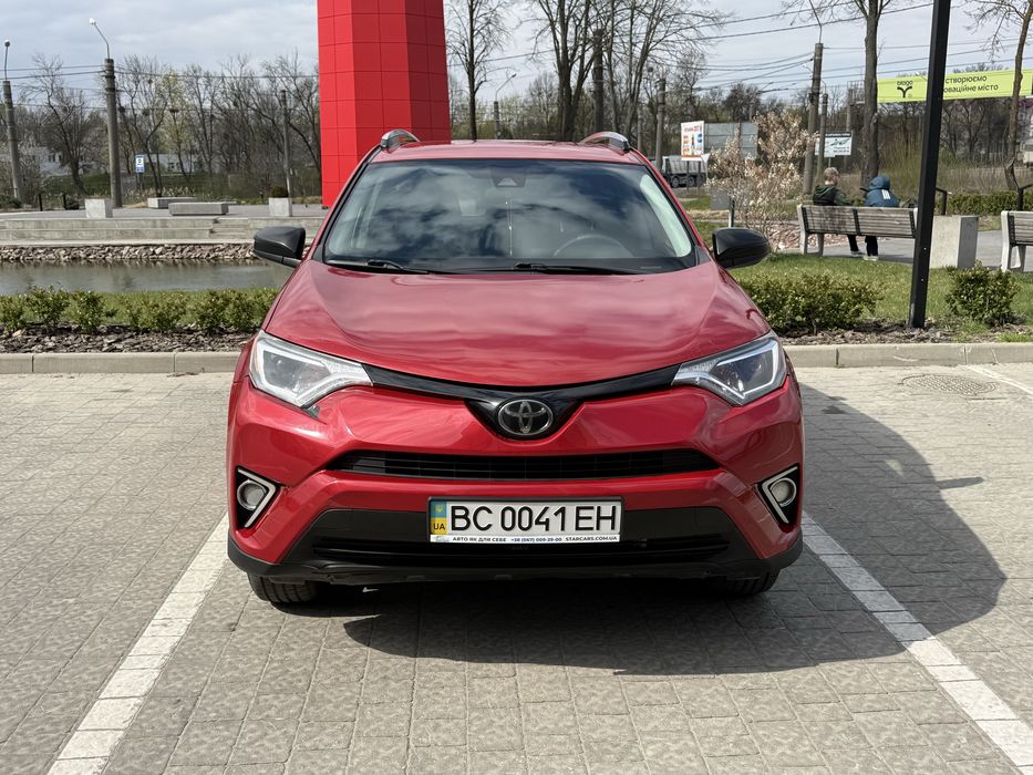Toyota RAV4 2017 рік