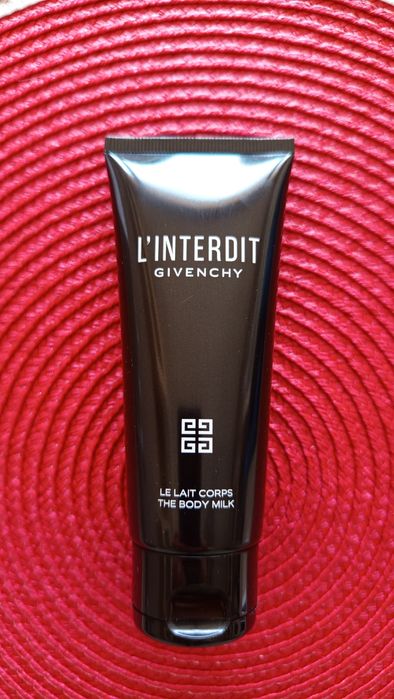 Givenchy L'Interdit mleczko