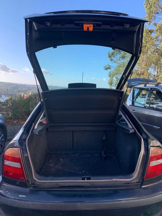 Skoda Octavia do ano 2000, caixa automática.