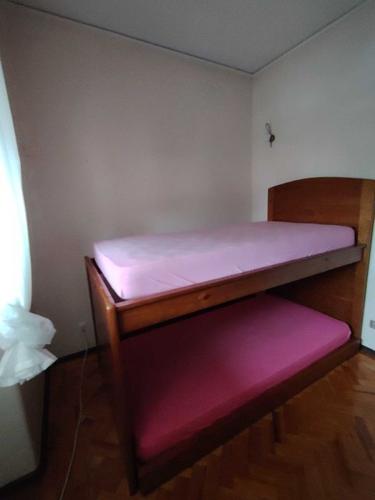 Beliche em madeira com colchão