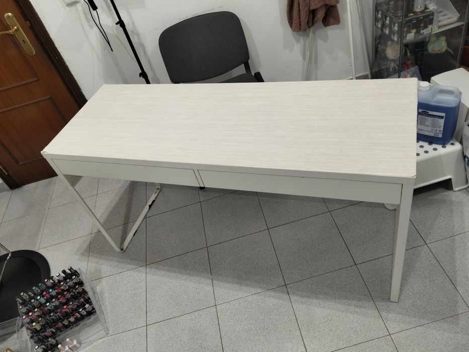 Mesa de escritório branca – 2 gavetas