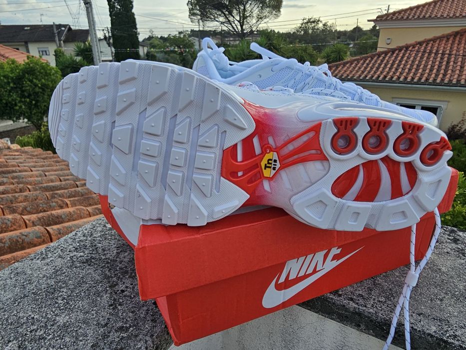 Nike Air Max Plus TN Branco/Vermelho  Tam 42