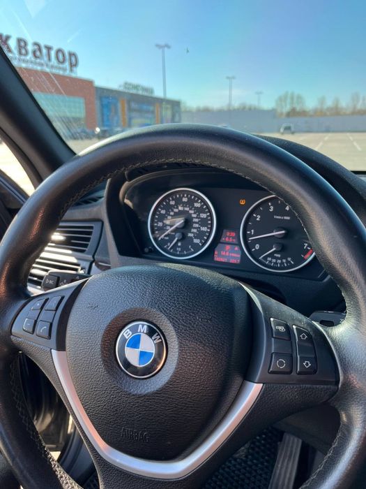 BMW X5 E70.