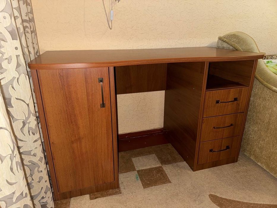 Письменний стіл б/у