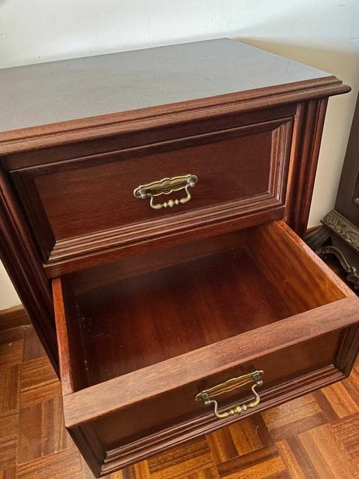 Mobiliário de quarto praticamente sem utilização, excelente estado.