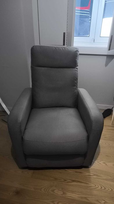 Poltrona Reclinável Cinza - Conforto e Elegância