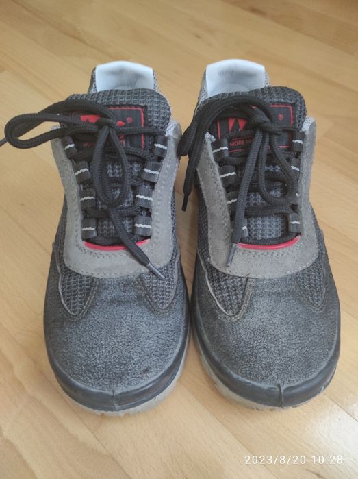 Кросівки робочі 38 р. ( маломірки)