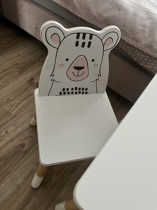 Stoliczek i krzesełka dzieciece