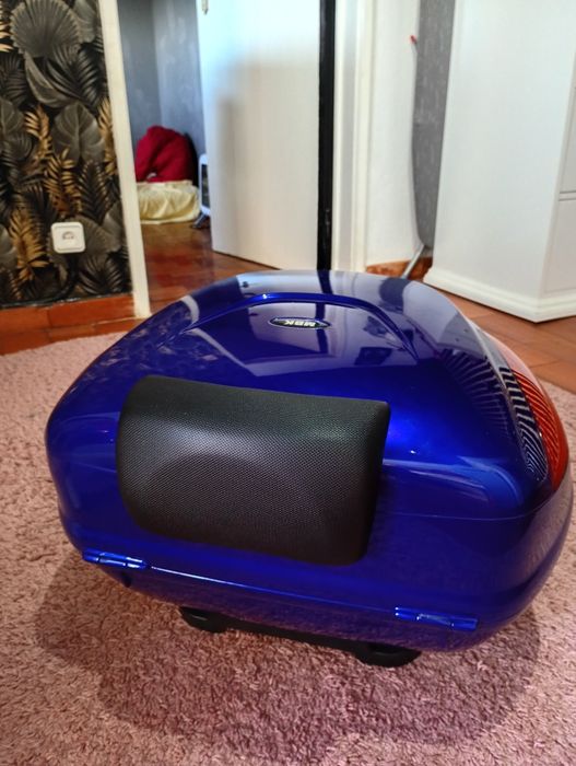 Baú para 2 capacetes.