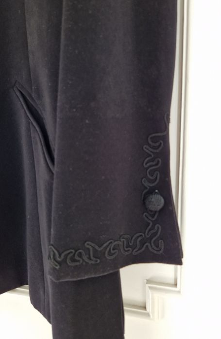 Blazer Cerimónia Toypes 40 Senhora

Em muito bom estado. 

Entrego na