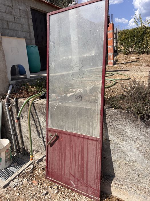 Porta de ferro com vidro