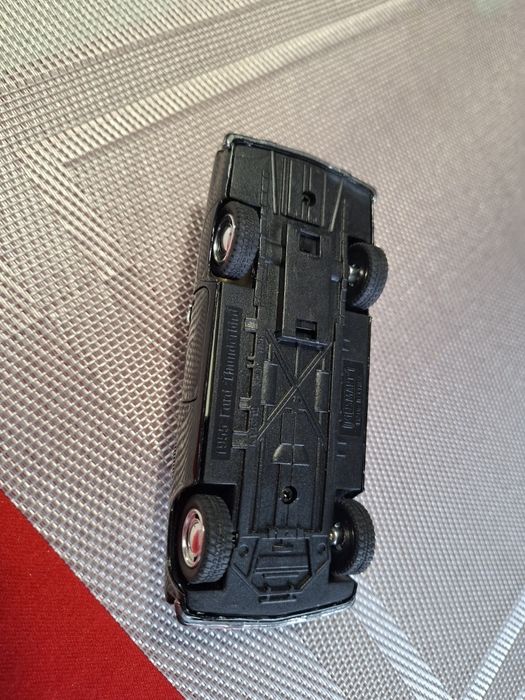 Kinsmart Ford Thunderbird skala 1:38