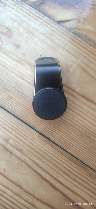 Продам магнитный автомобильный держатель телефона!