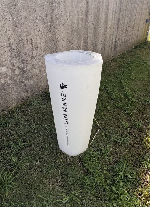 Vasos iluminados com 110 cm de altura