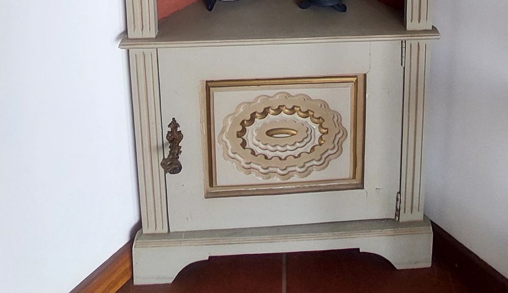 Conjunto móveis lacados com dourados