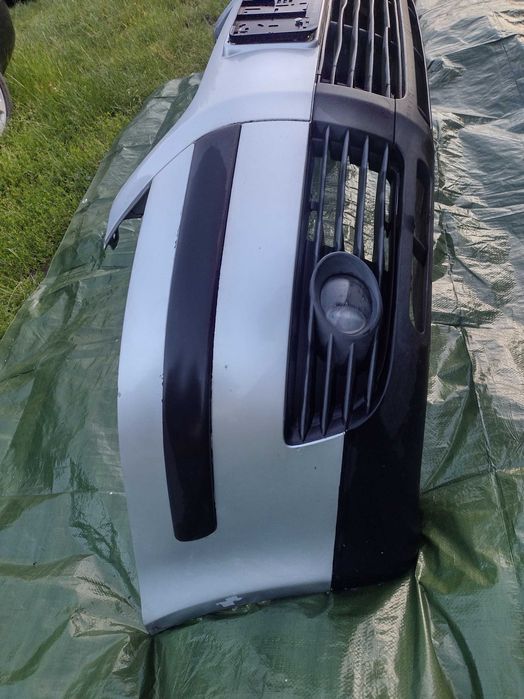 VW Passsat B5 FL zderzak przod srebrny LAW7 04R