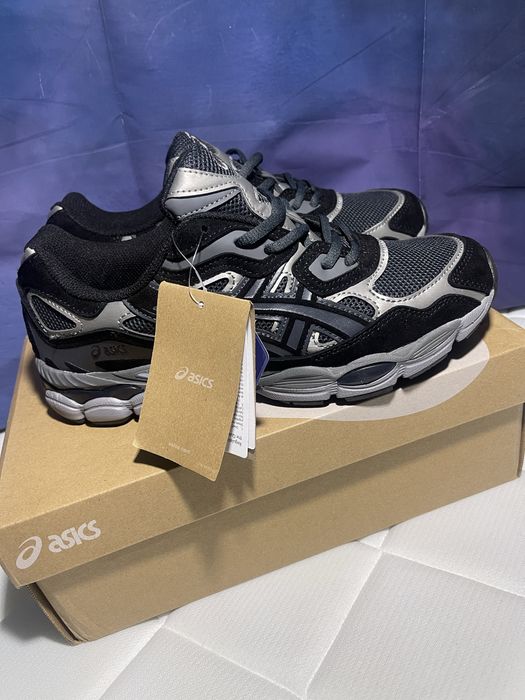 Asics Gel nova com a caixa