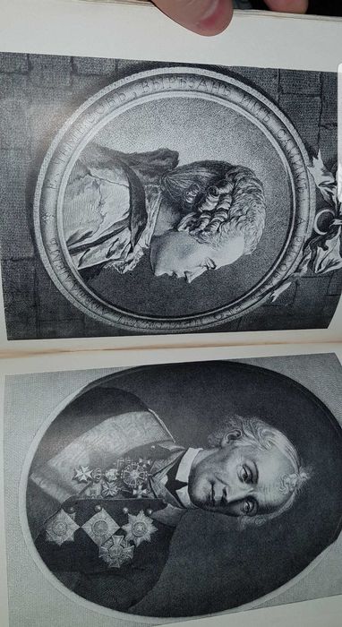 коллекционная книга. гравюры