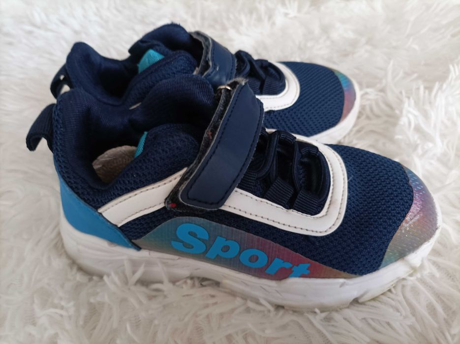 Buty chłopiec Adidaski rozmiar 28 wkładka 17.5 cm