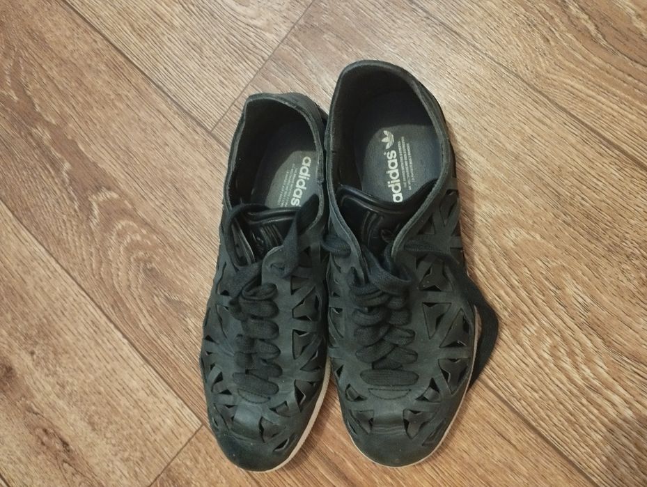 Кросівки жіночі Адідас