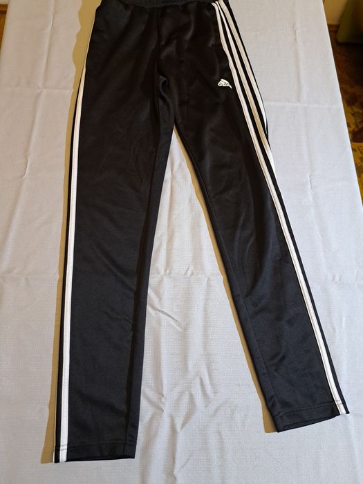 Komplet dresowy spodnie  i bluza adidas rozmiar xs