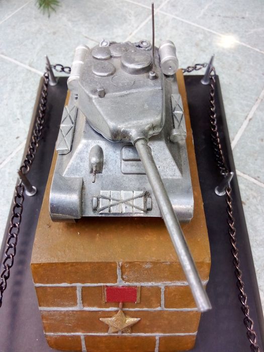 Танк настольный. Большой. 4 кг .