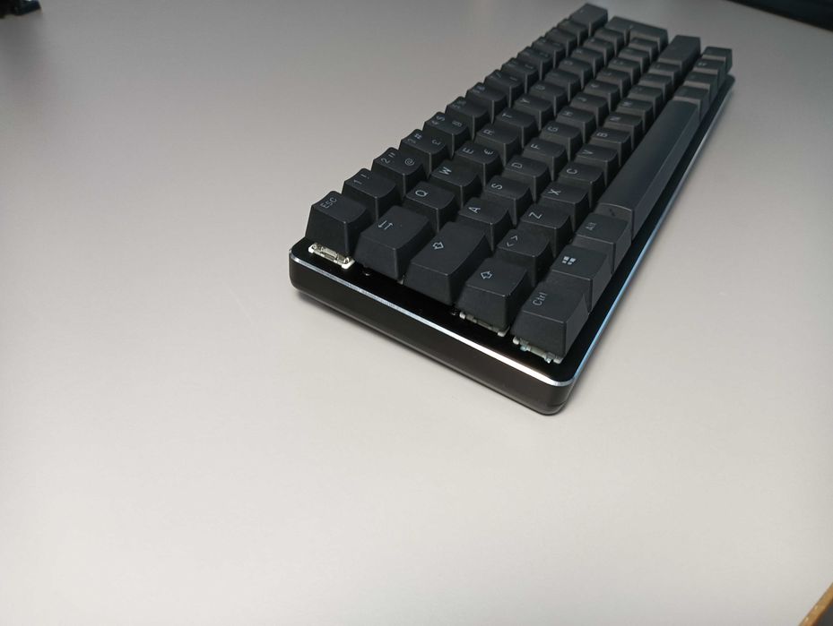 Teclado Gaming Glorious GMMK Compact 60% ISO (Gateron G Pro 3.0 Yellow | Layout PT)