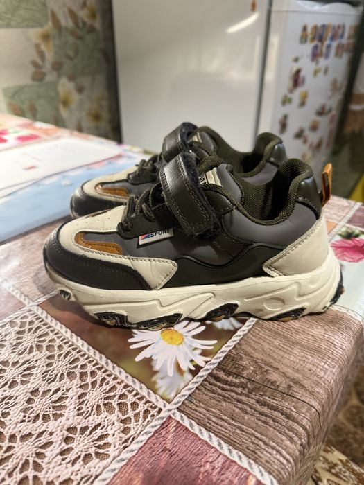 Кросівки устілка 19,5 до загину є на фото