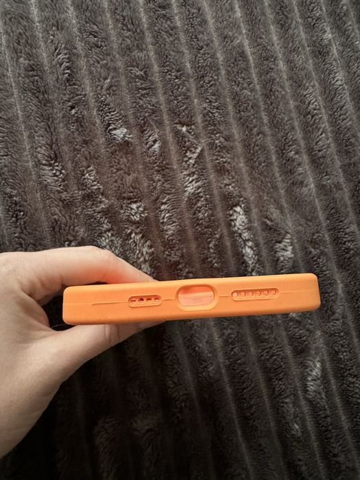 Продам 2 чехла до iphone 13pro max