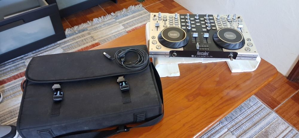 Mesa de Mistura DJ MIX 4 Console