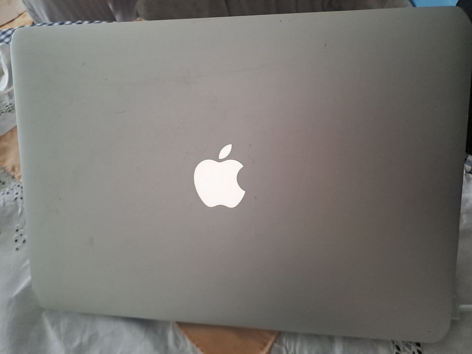 Продам macbook 2012р.