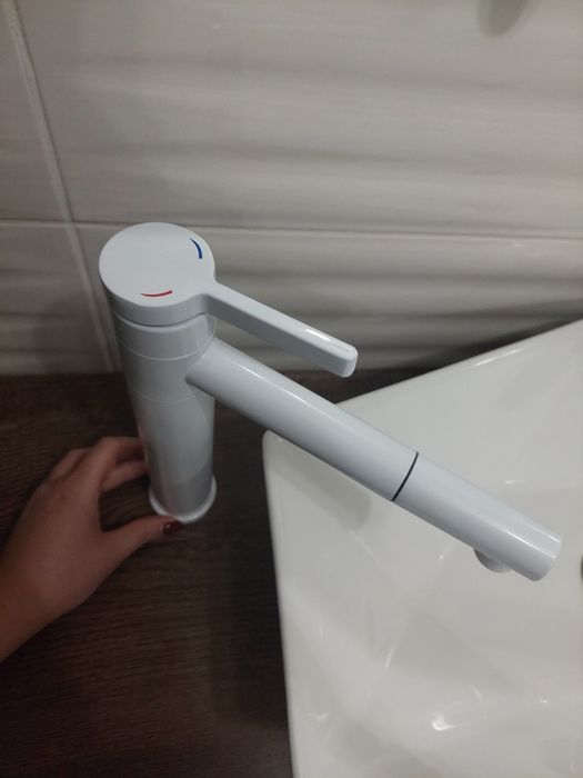 Nowa Bateria umywalkowa biała obrotowa