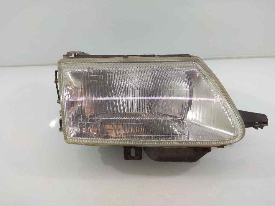 Farol Direito Citroen Saxo