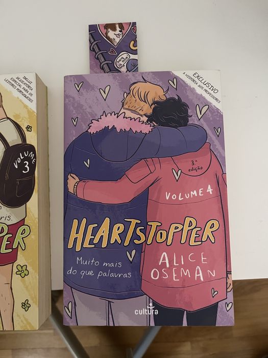 Heartstopper — Alice Oseman | Volumes 1, 2, 3 e 4
