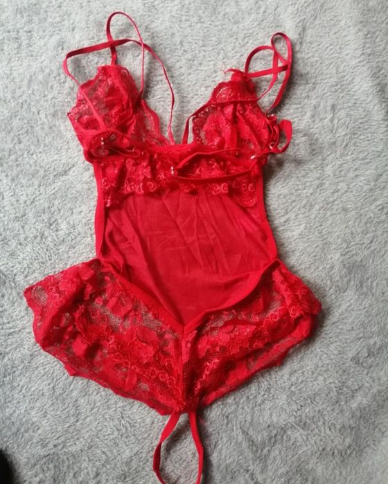 Czerwone koronkowe damskie  nowe body sm