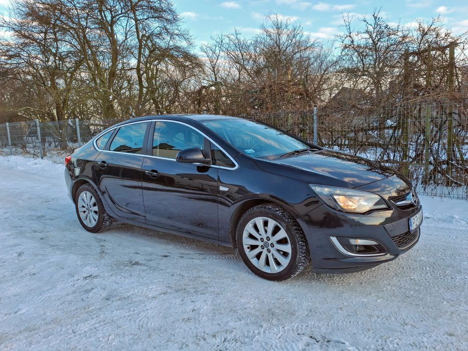Opel Astra Opel Astra J 1.4T SEDAN