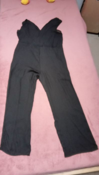 Czarny kombinezon KappAhl