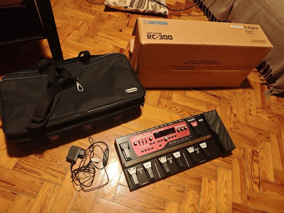 BOSS RC-300 Loop Station with bag