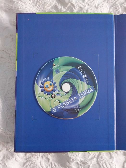 Livro pedagógico + DVD "O Planeta Terra"