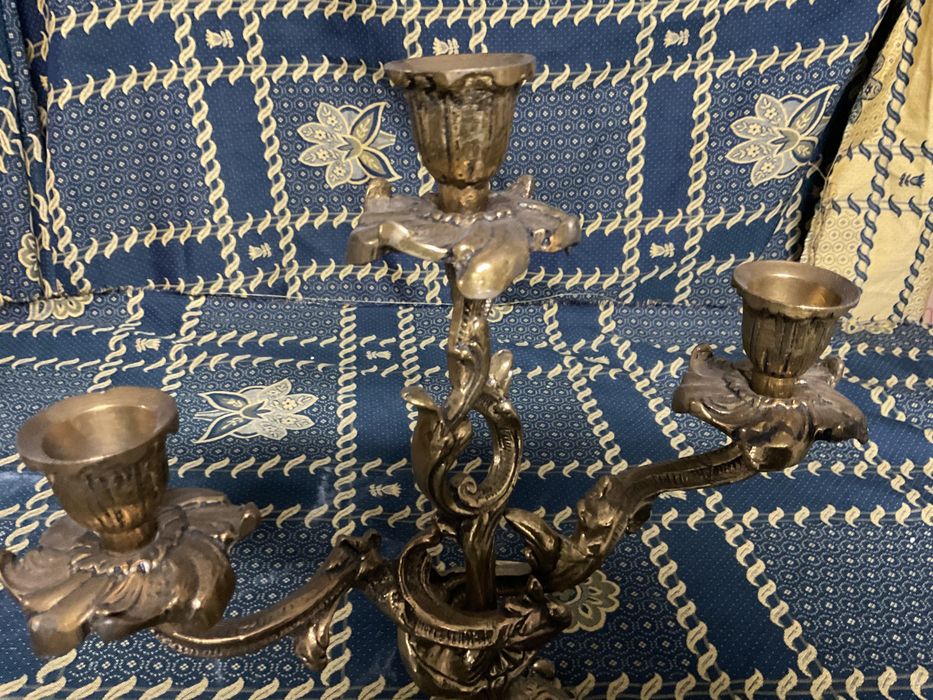 Candelabro em latão 3 lumes 29 cm.   Anúncios abaixo