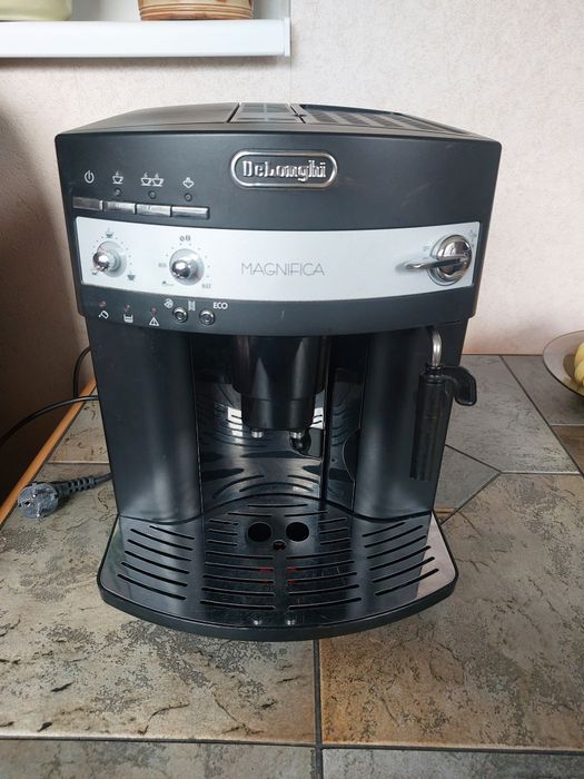 Кофемашина DeLonghi ESAM 3000 B Magnifica