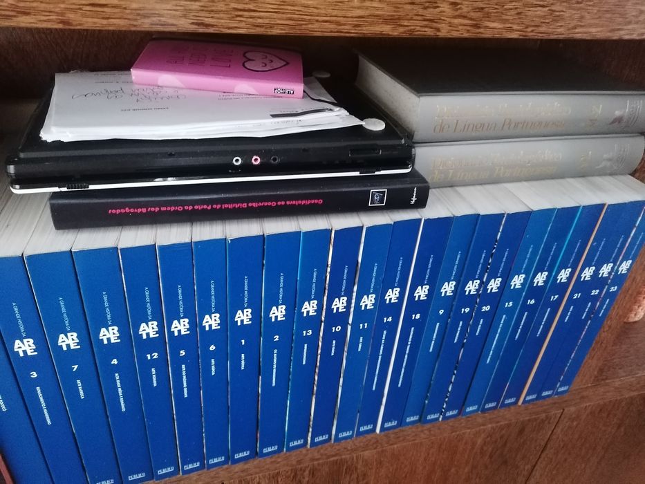 Várias enciclopédias, historia de Portugal, e nao só,.